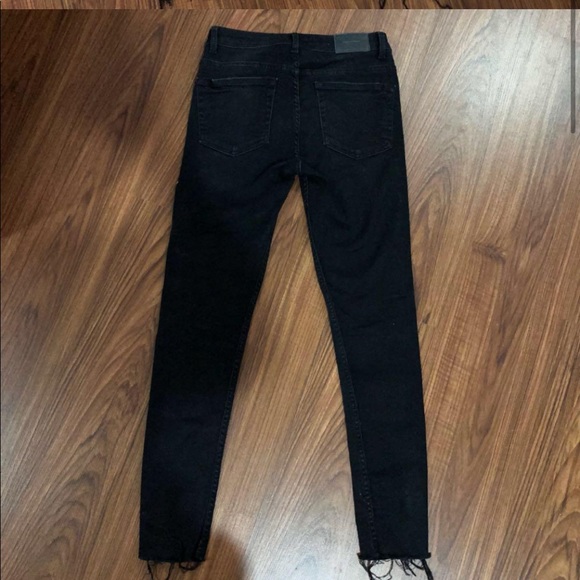 Zara jeans with flower detailing - Picture 5 of 5